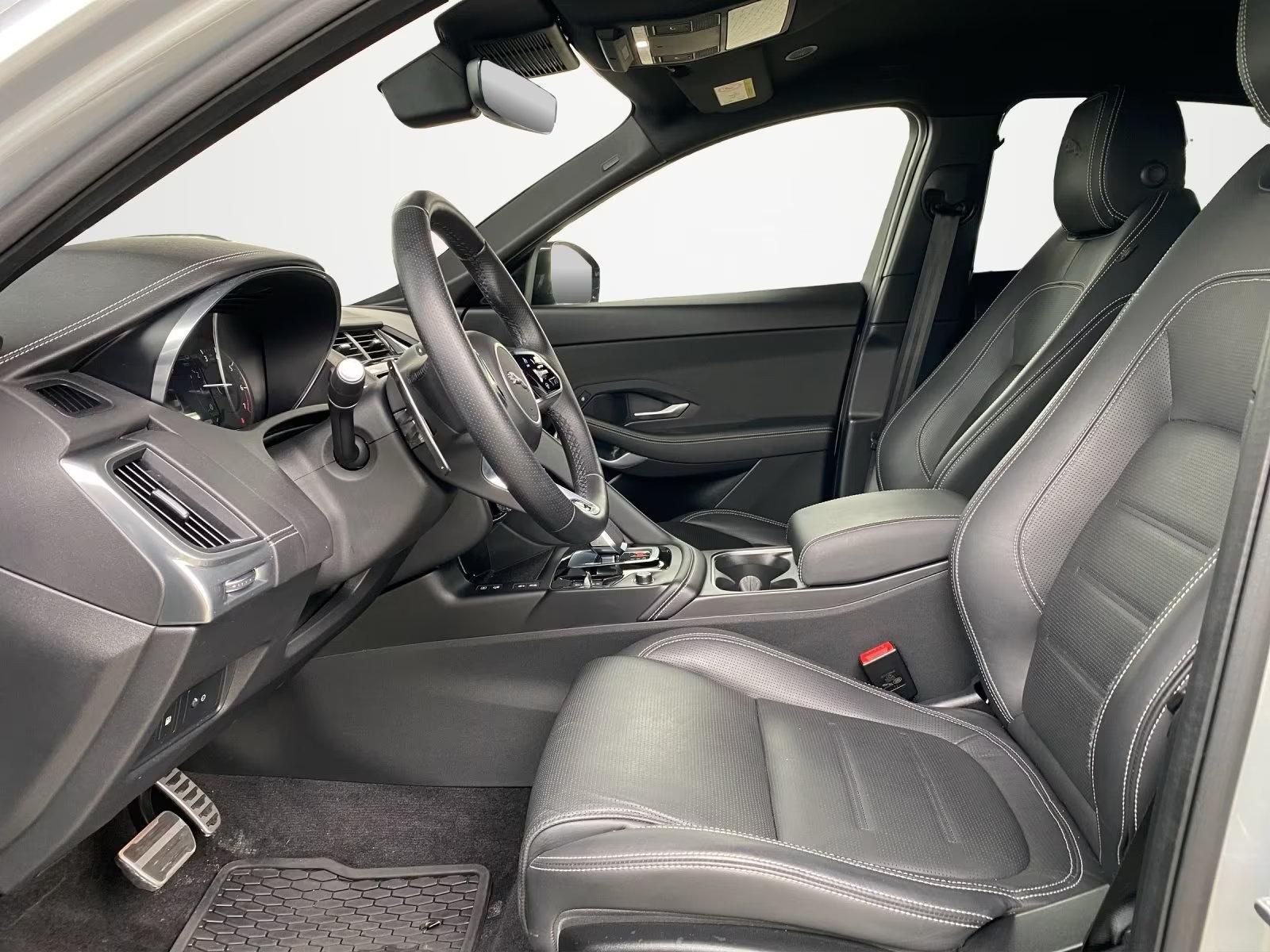 Használt Jaguar E-Pace (2023, ezüst) – 3. kép