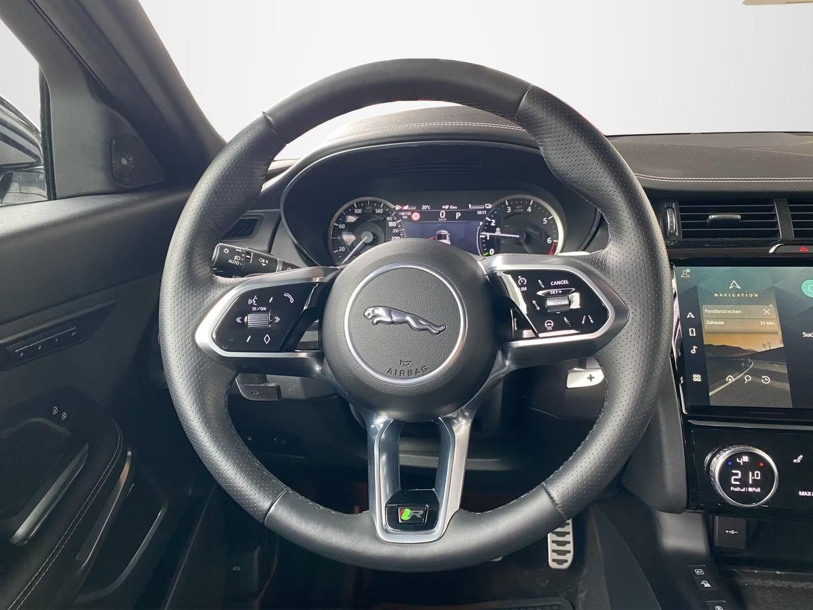 Használt Jaguar E-Pace (2023, ezüst) – 2. kép