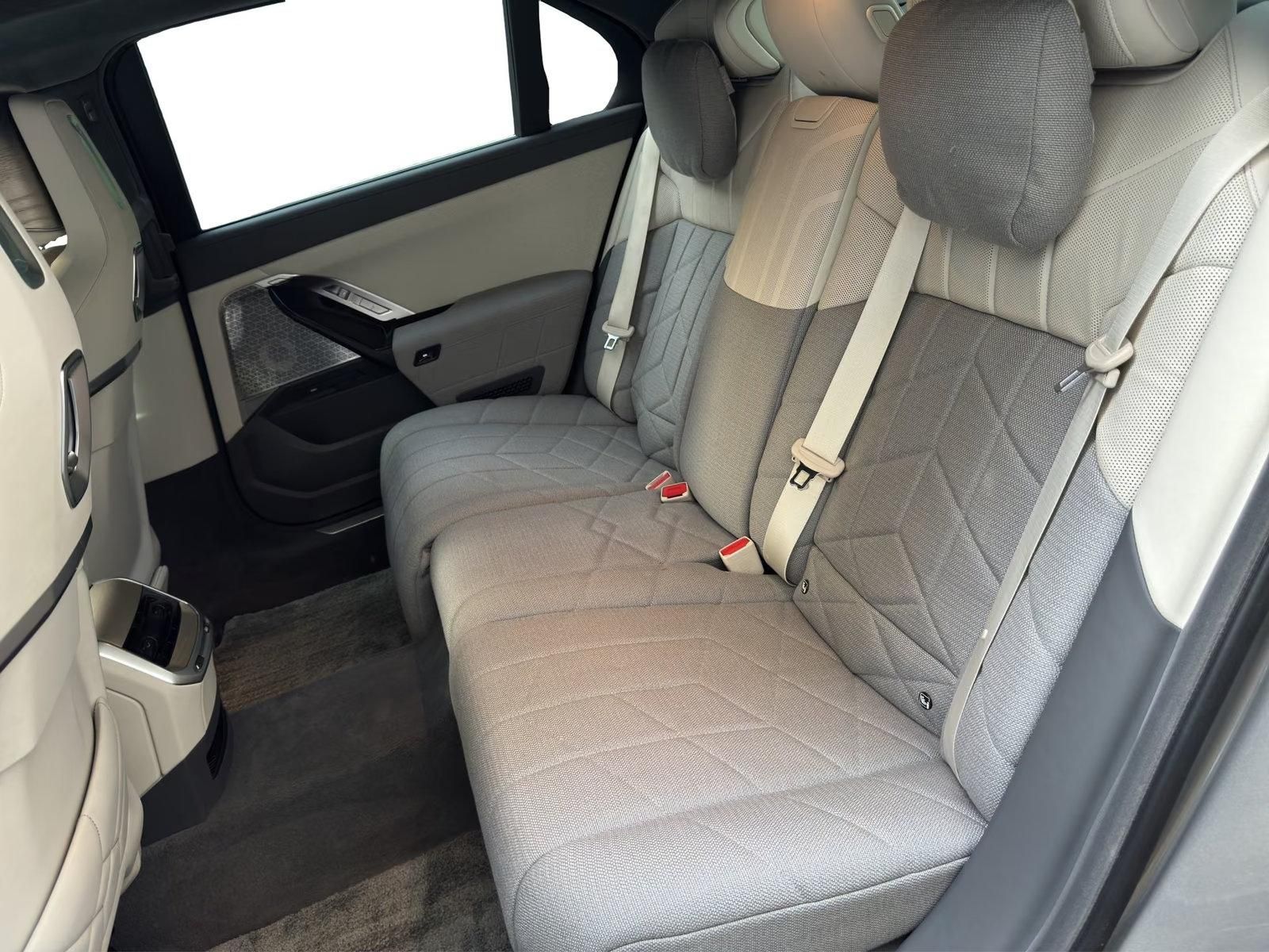 Használt BMW I7 (2022, szürke) – 11. kép