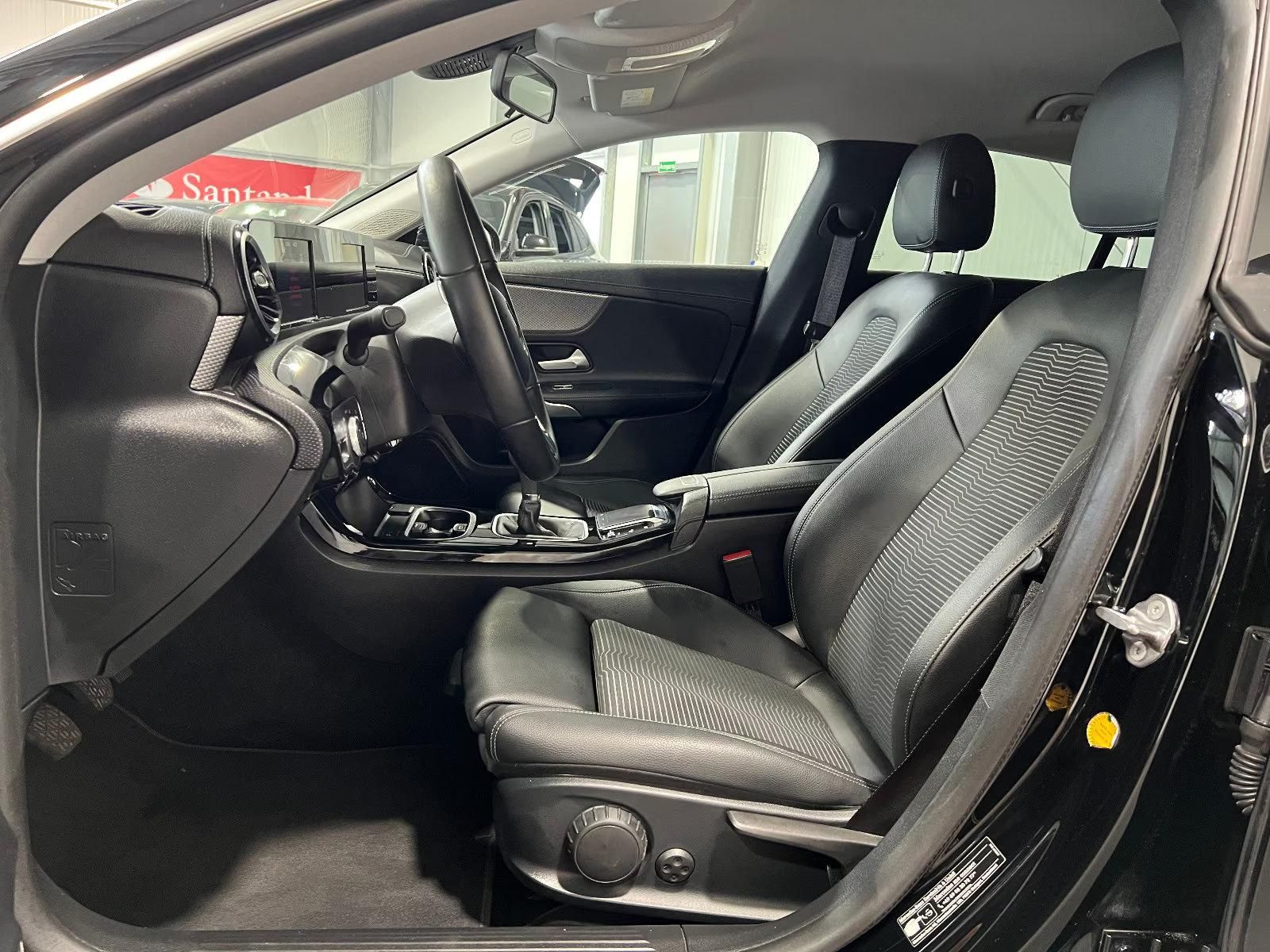 Használt Mercedes-Benz CLA 180 (2022, fekete) – 3. kép