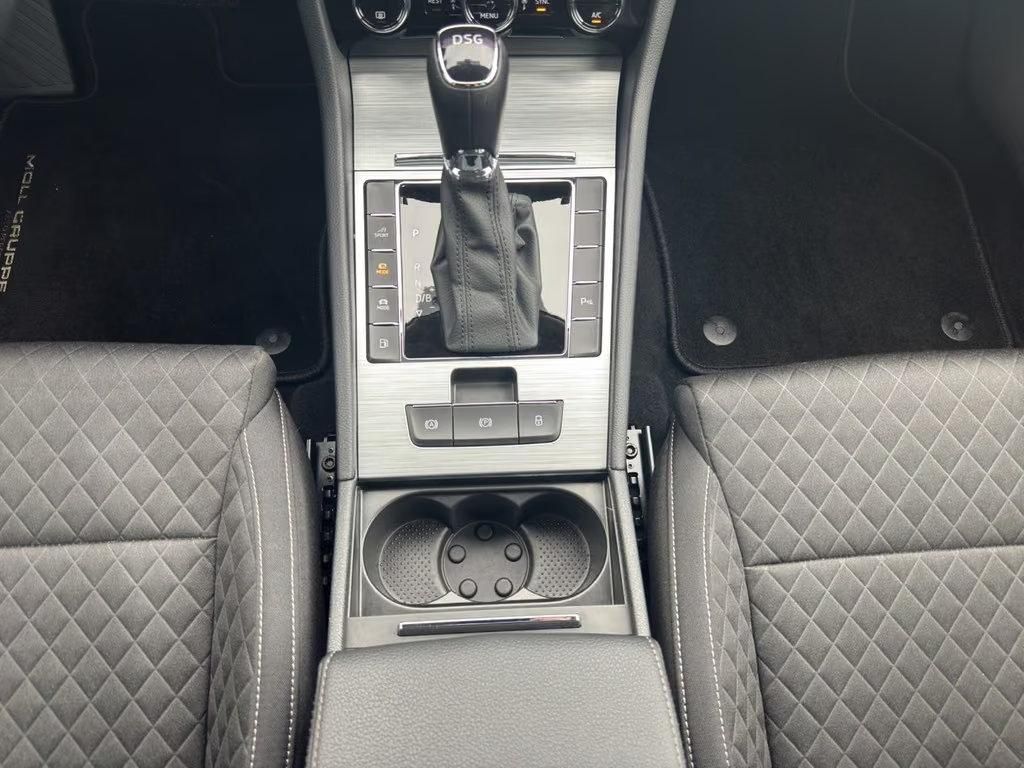 Használt Skoda Superb (2021, fekete) – 8. kép