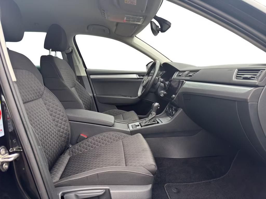 Használt Skoda Superb (2021, fekete) – 4. kép