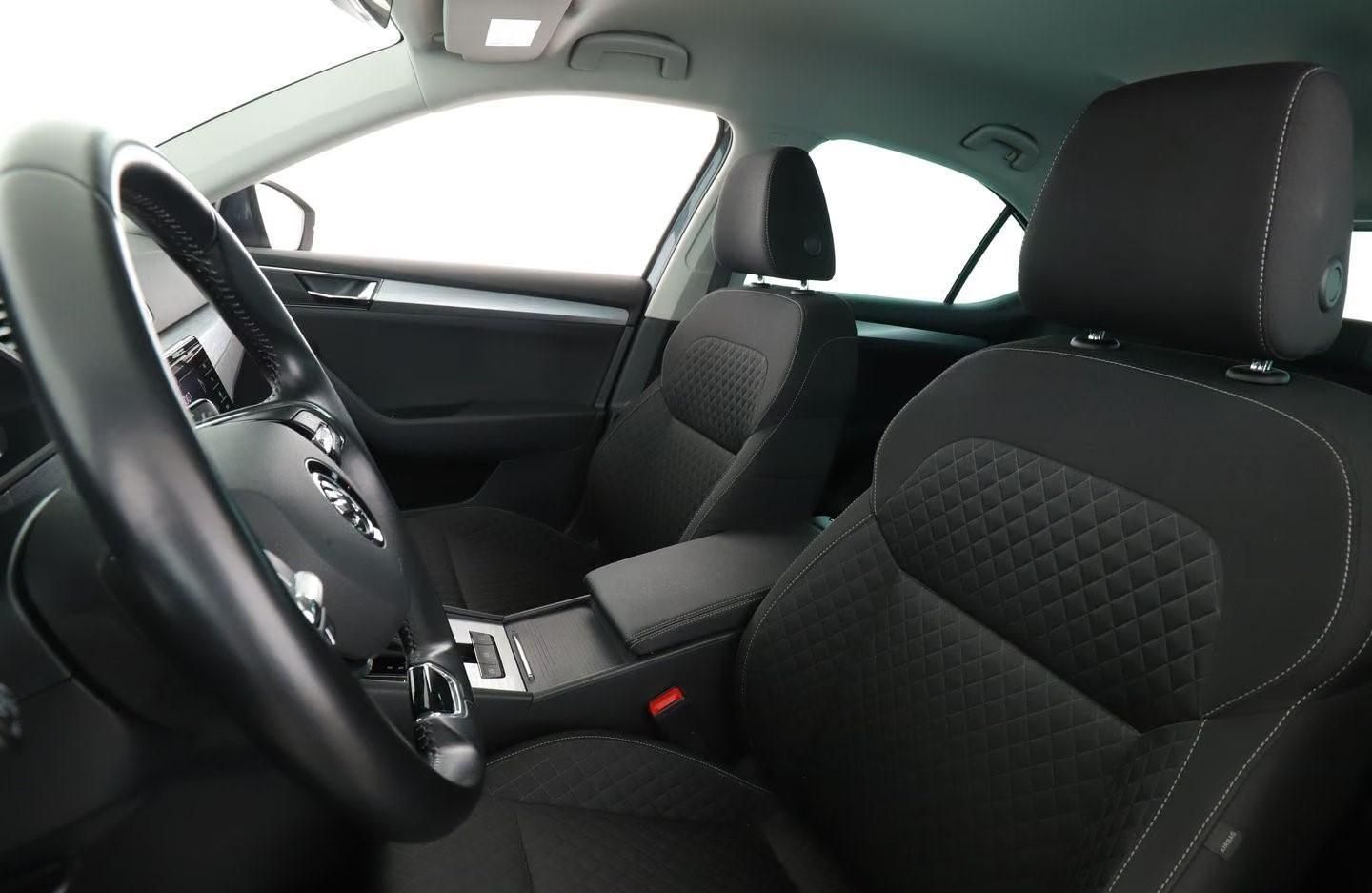 Használt Skoda Superb (2021, szürke) – 3. kép