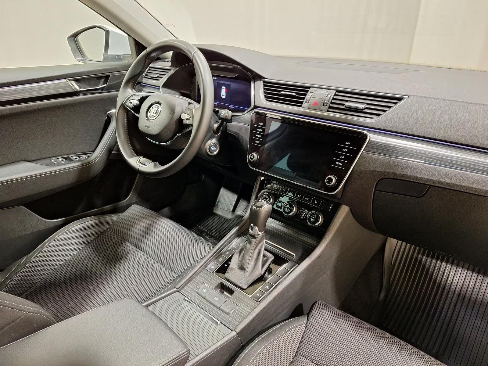 Használt Skoda Superb (2021, fehér) – 4. kép