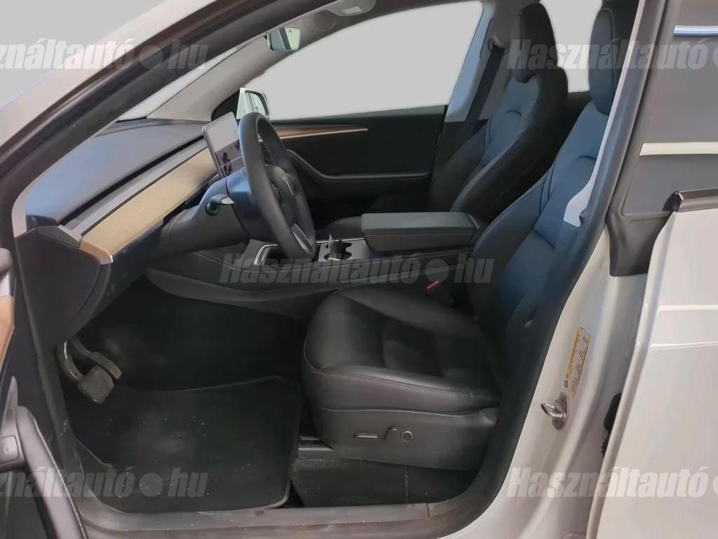 Tesla Model Y – 4. kép