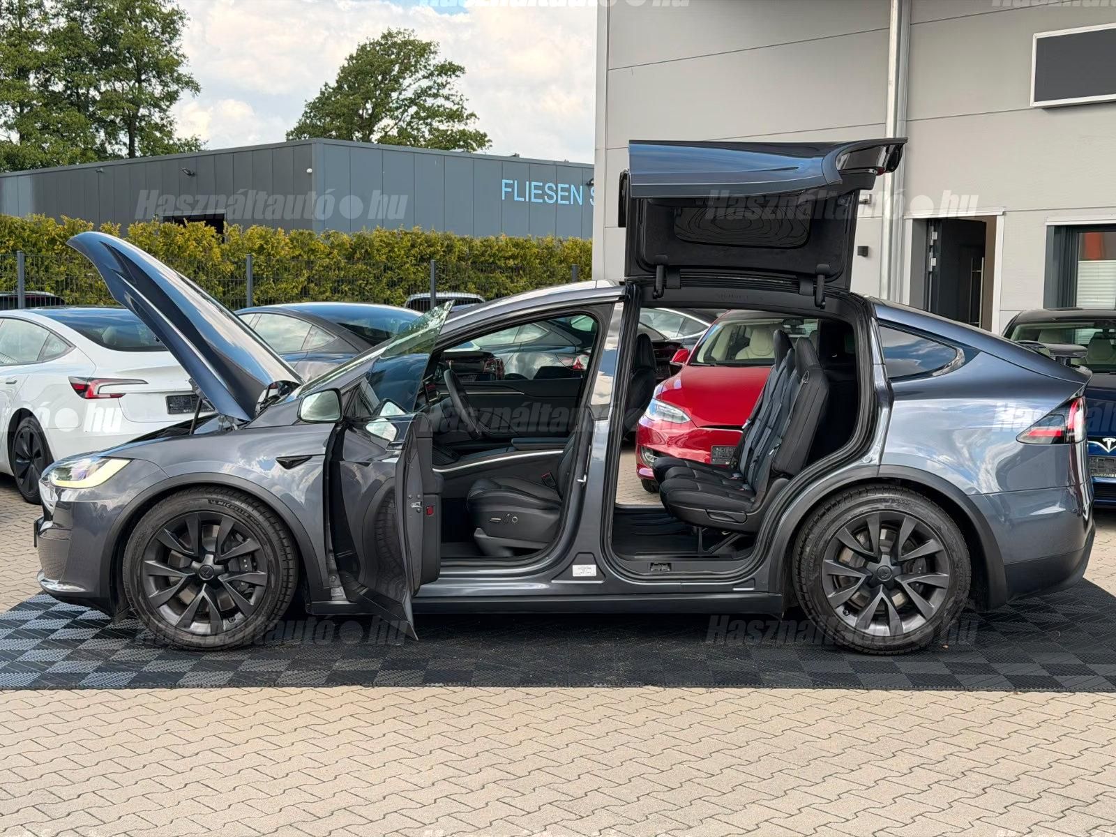 Tesla Model X – 4. kép