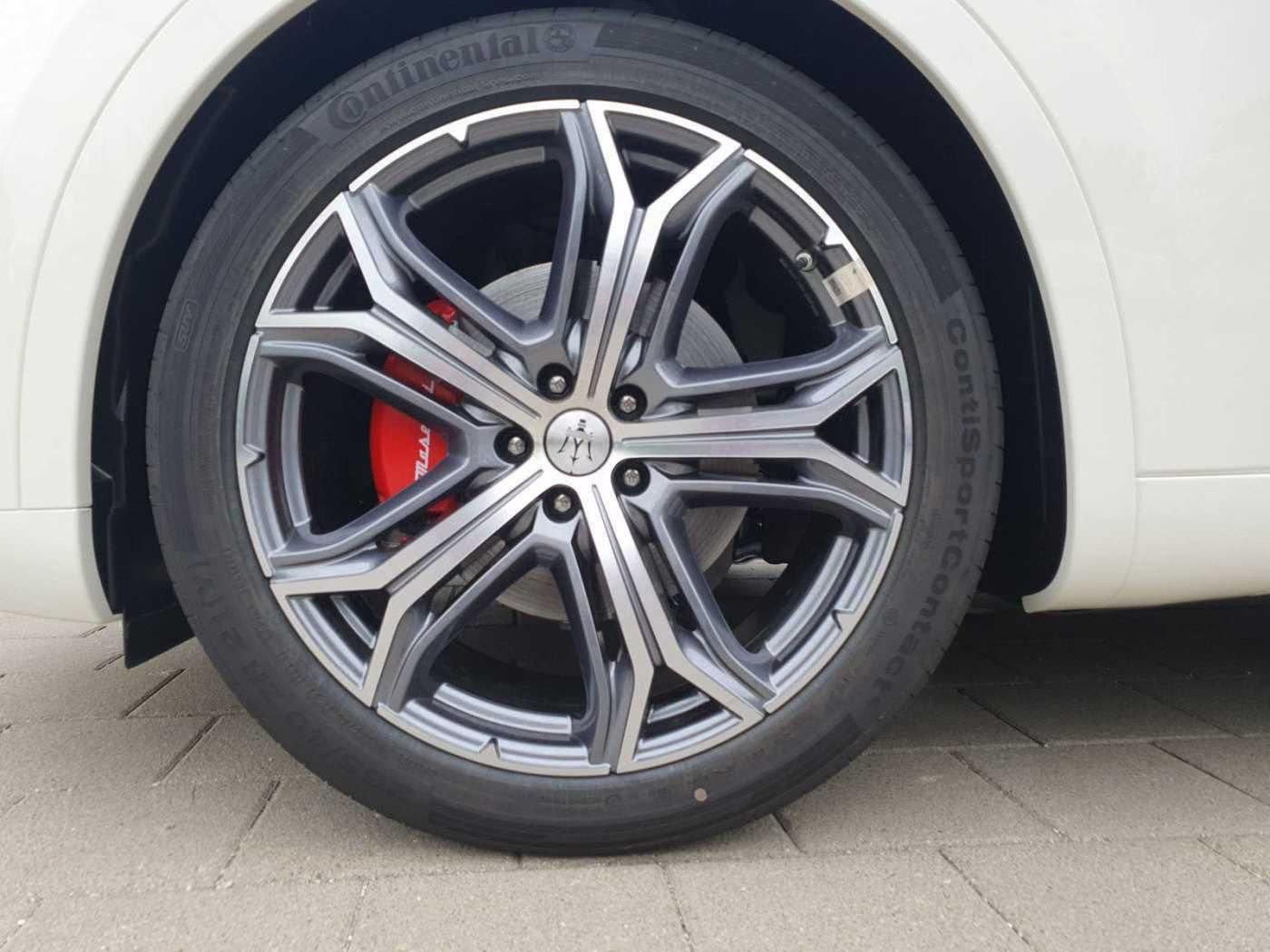 Használt Maserati Levante (2021, fehér) – 10. kép