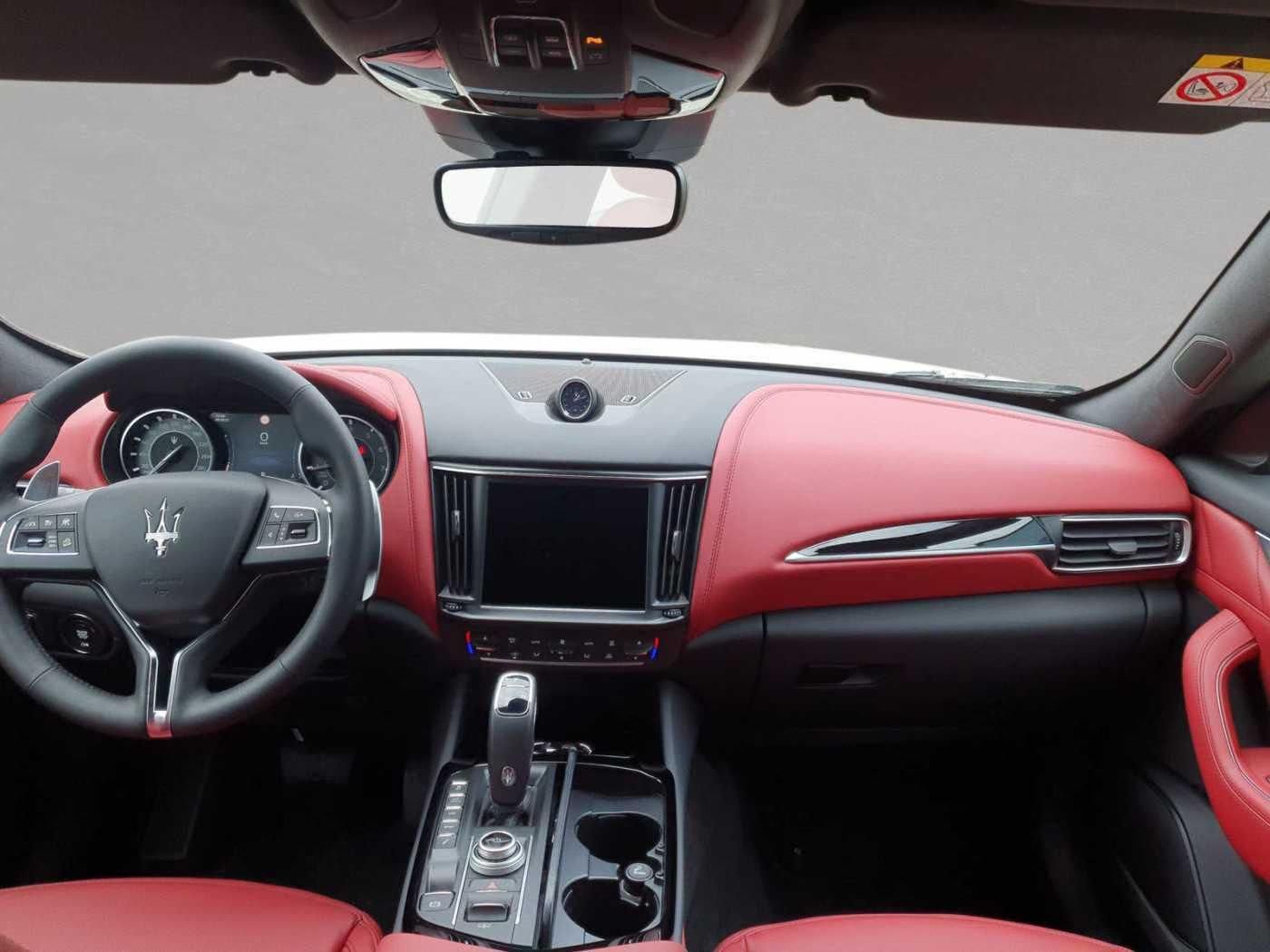 Használt Maserati Levante (2021, fehér) – 3. kép