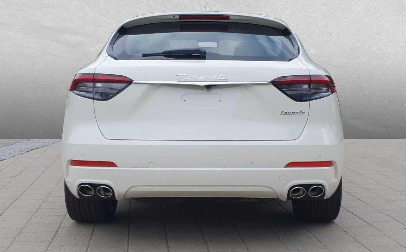 Használt Maserati Levante (2021, fehér) – 9. kép