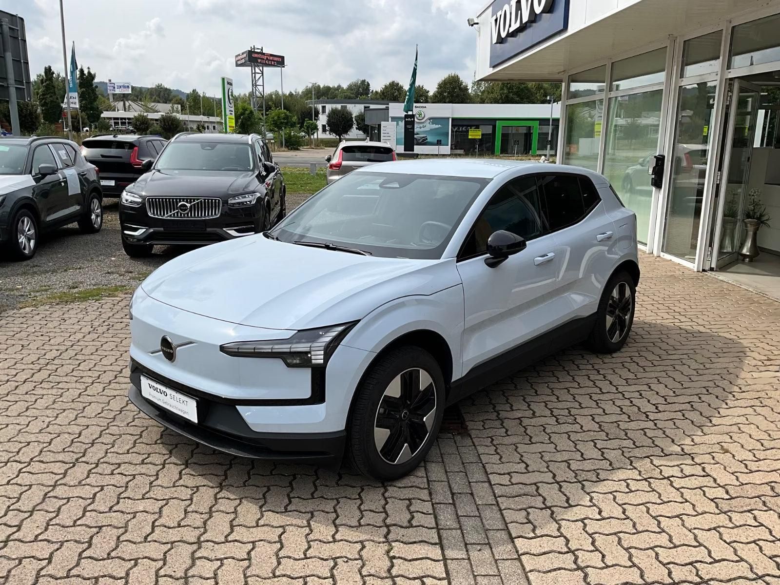 Használt Volvo EX30 (2025, világoskék) – 1. kép