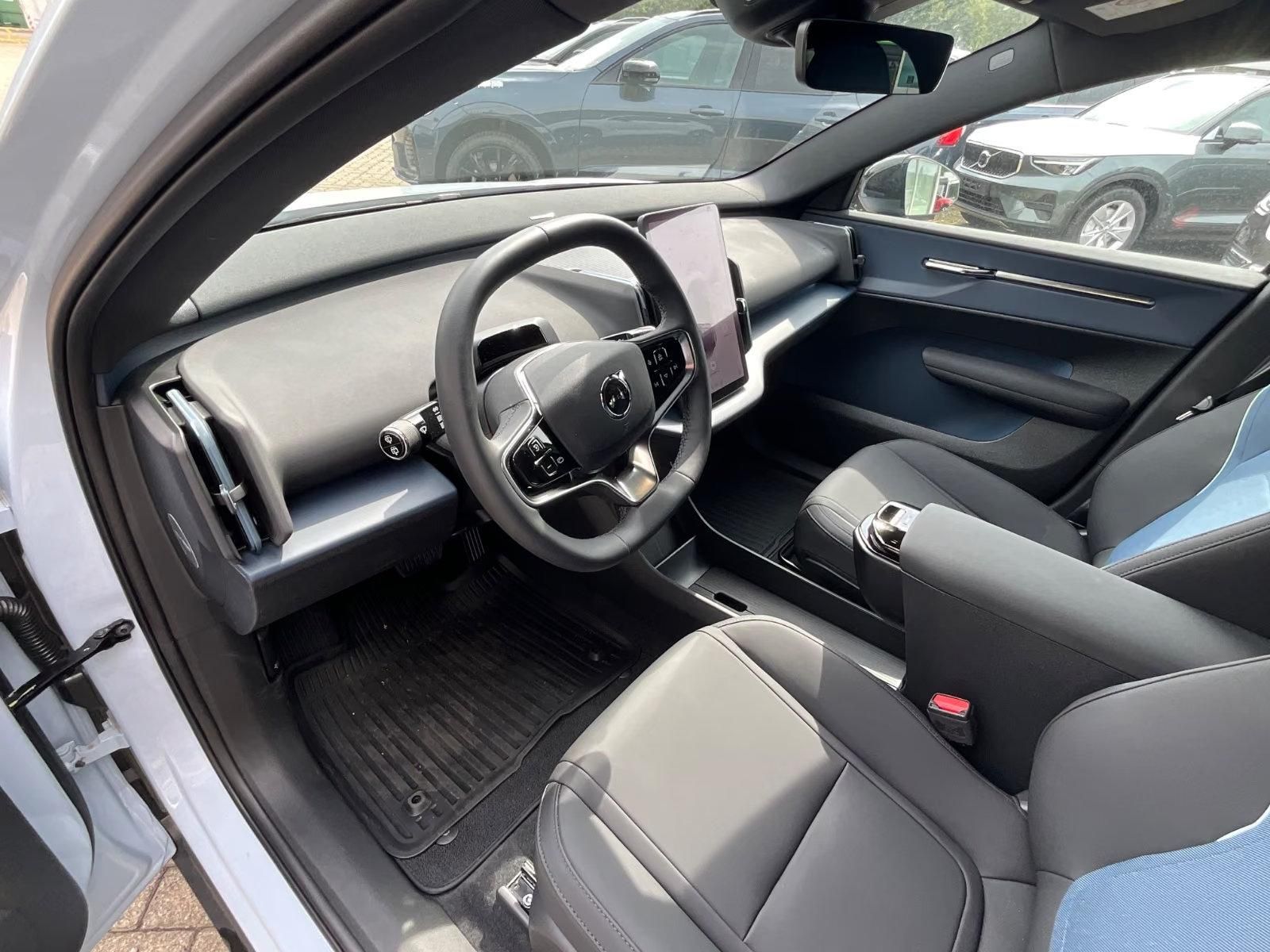 Használt Volvo EX30 (2025, világoskék) – 7. kép