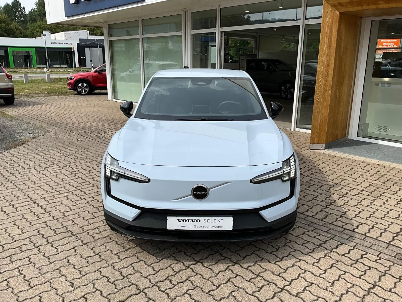 Használt Volvo EX30 (2025, világoskék) – 2. kép