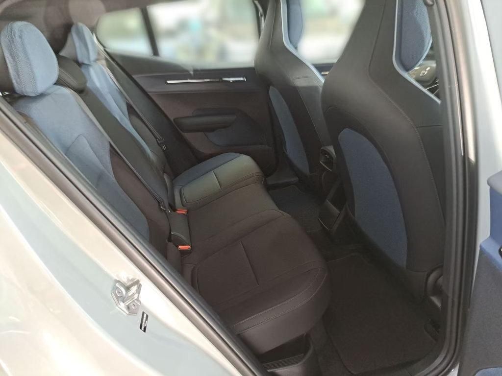 Használt Volvo EX30 (2024, szürke) – 9. kép