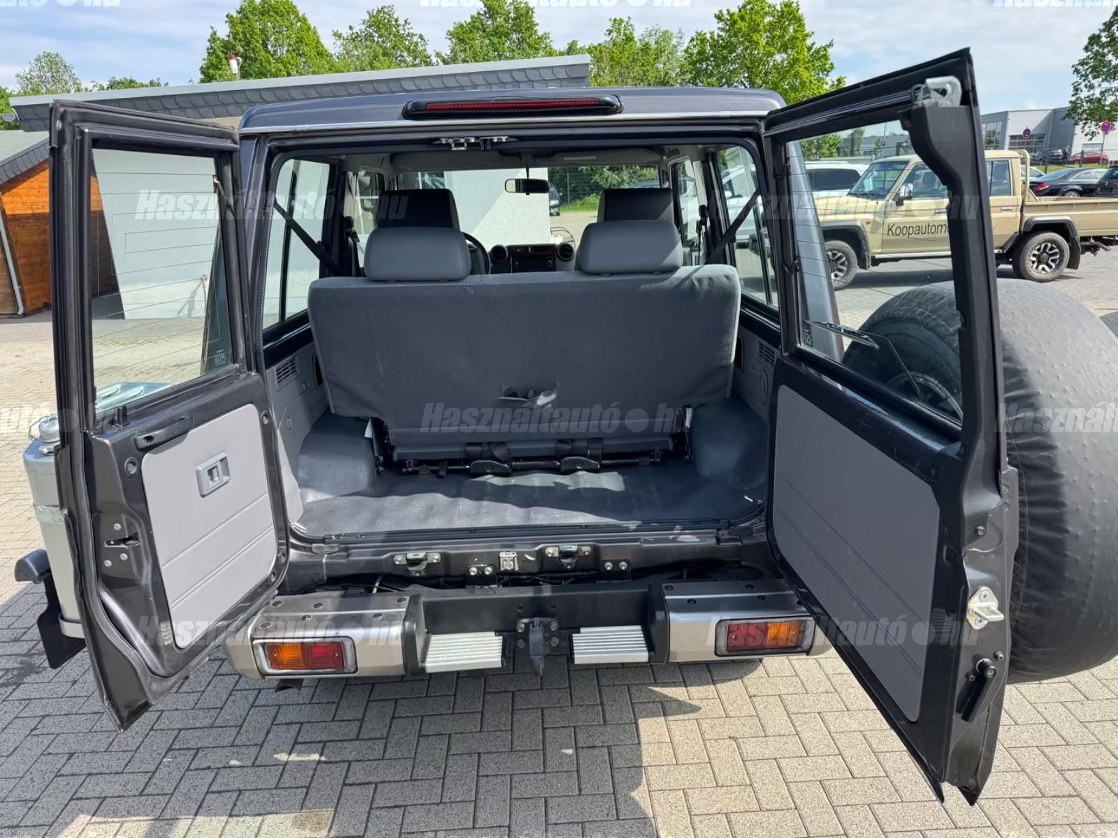 Toyota Land Cruiser – 8. kép