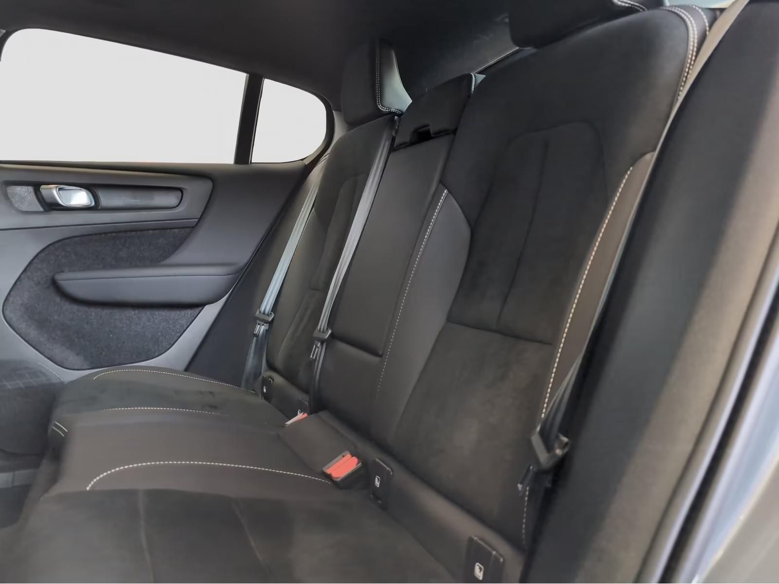 Használt Volvo C40 (2022, szürke) – 8. kép