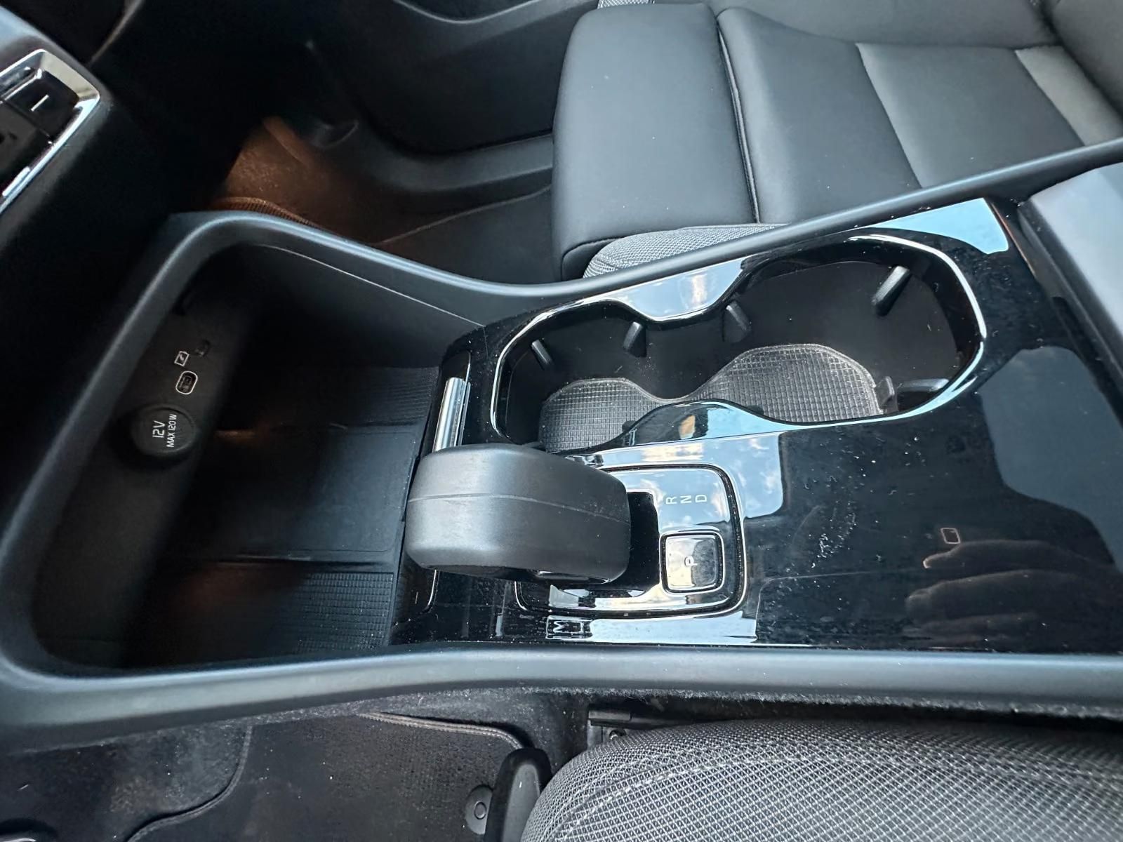 Használt Volvo C40 (2023, kék) – 5. kép