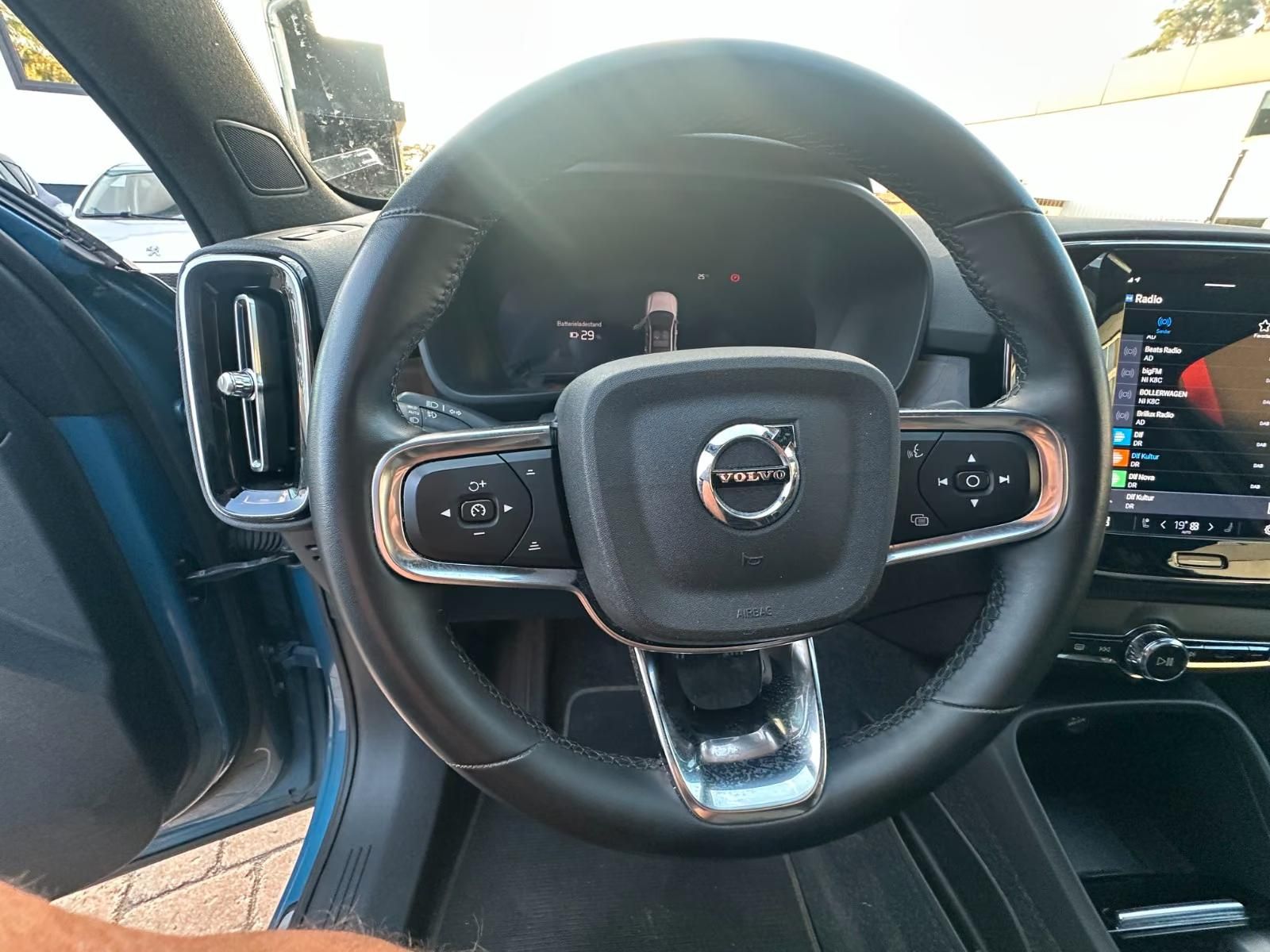 Használt Volvo C40 (2023, kék) – 3. kép