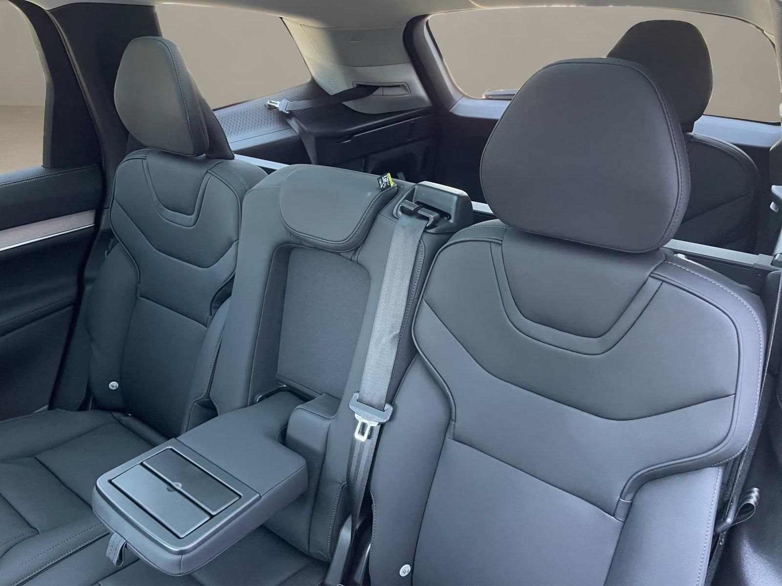 Használt Volvo EX90 (2025, szürke) – 8. kép