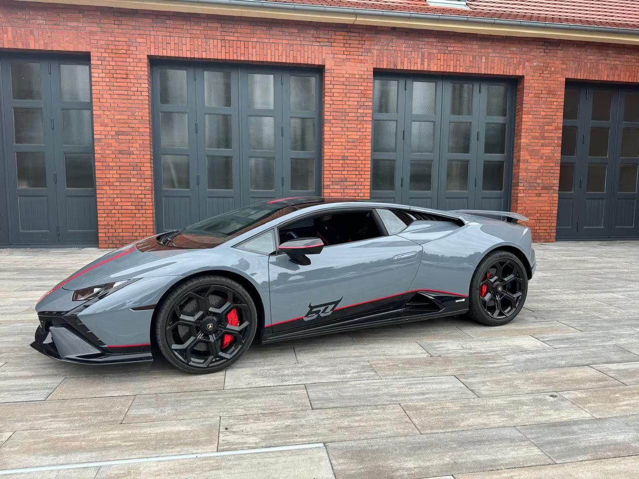 Használt Lamborghini Huracán (2023, szürke) – 3. kép