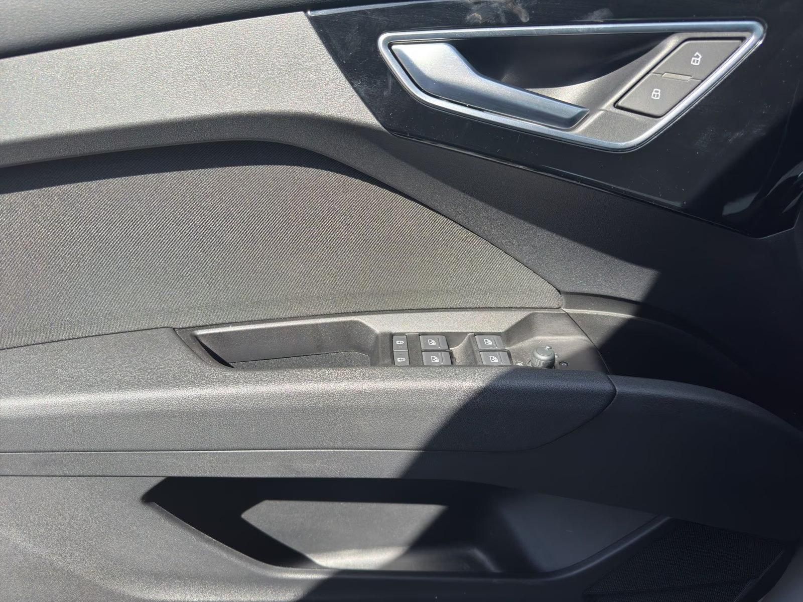 Használt Audi Q4 (2023, szürke) – 9. kép
