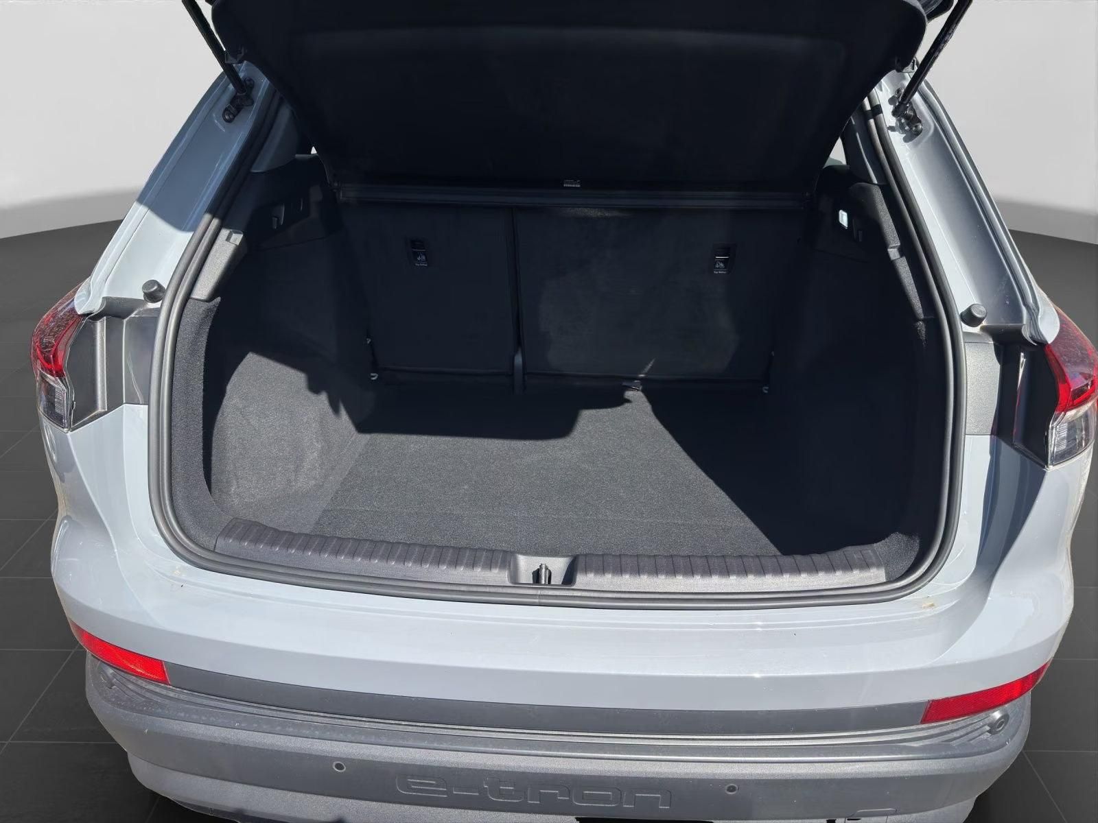 Használt Audi Q4 (2023, szürke) – 12. kép