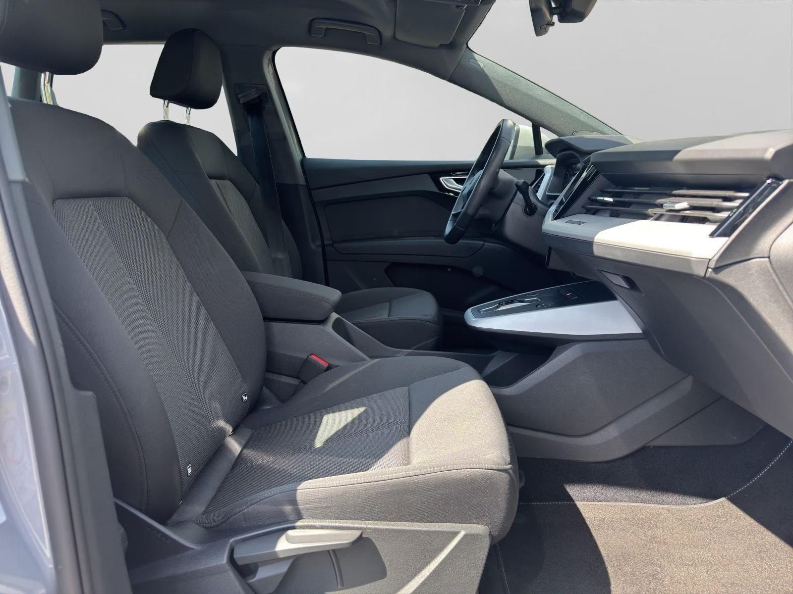 Használt Audi Q4 (2023, szürke) – 2. kép