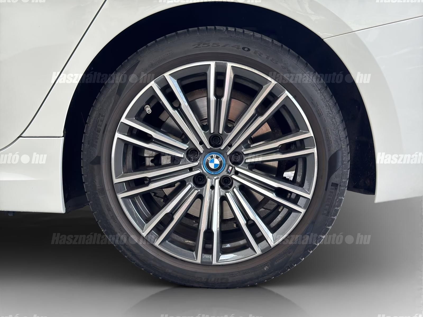 BMW 330 – 8. kép
