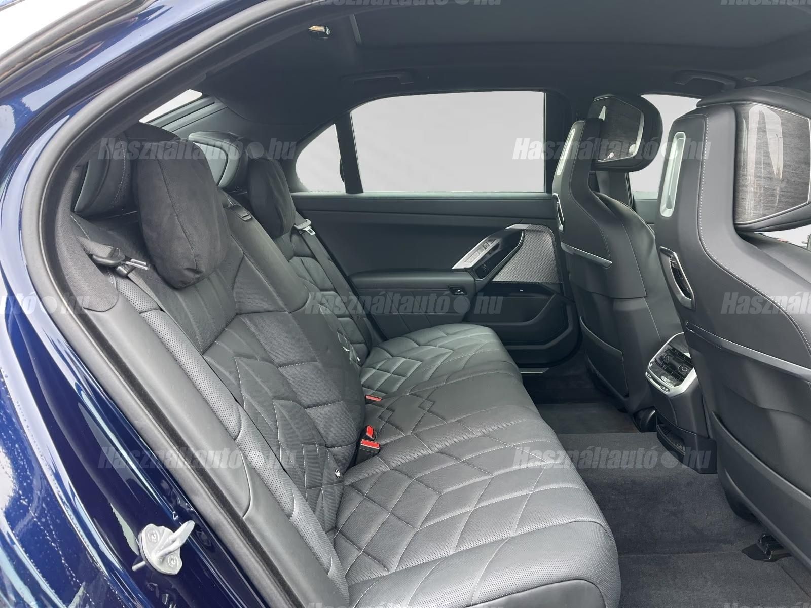 BMW 750 – 7. kép