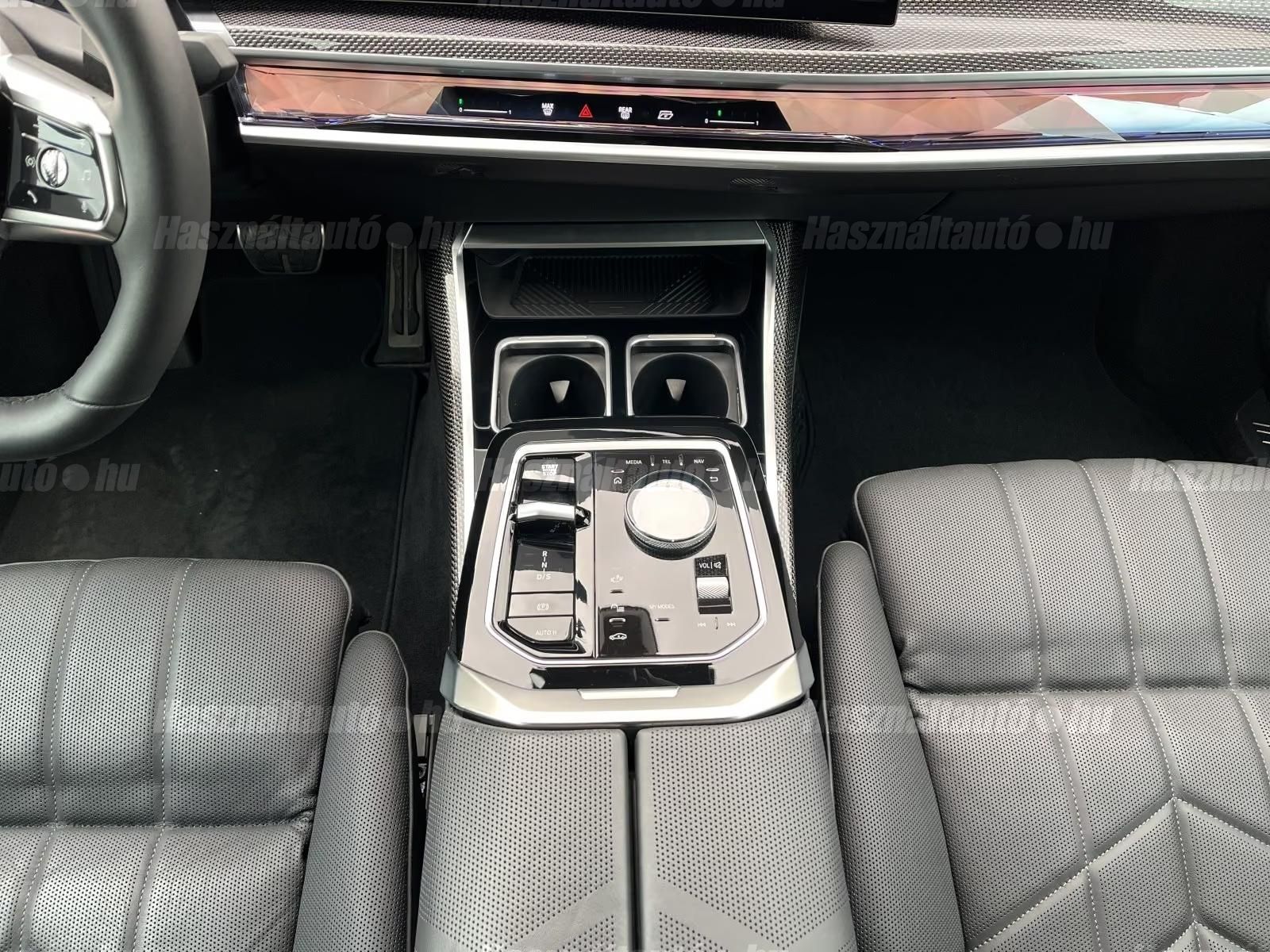 BMW 750 – 5. kép
