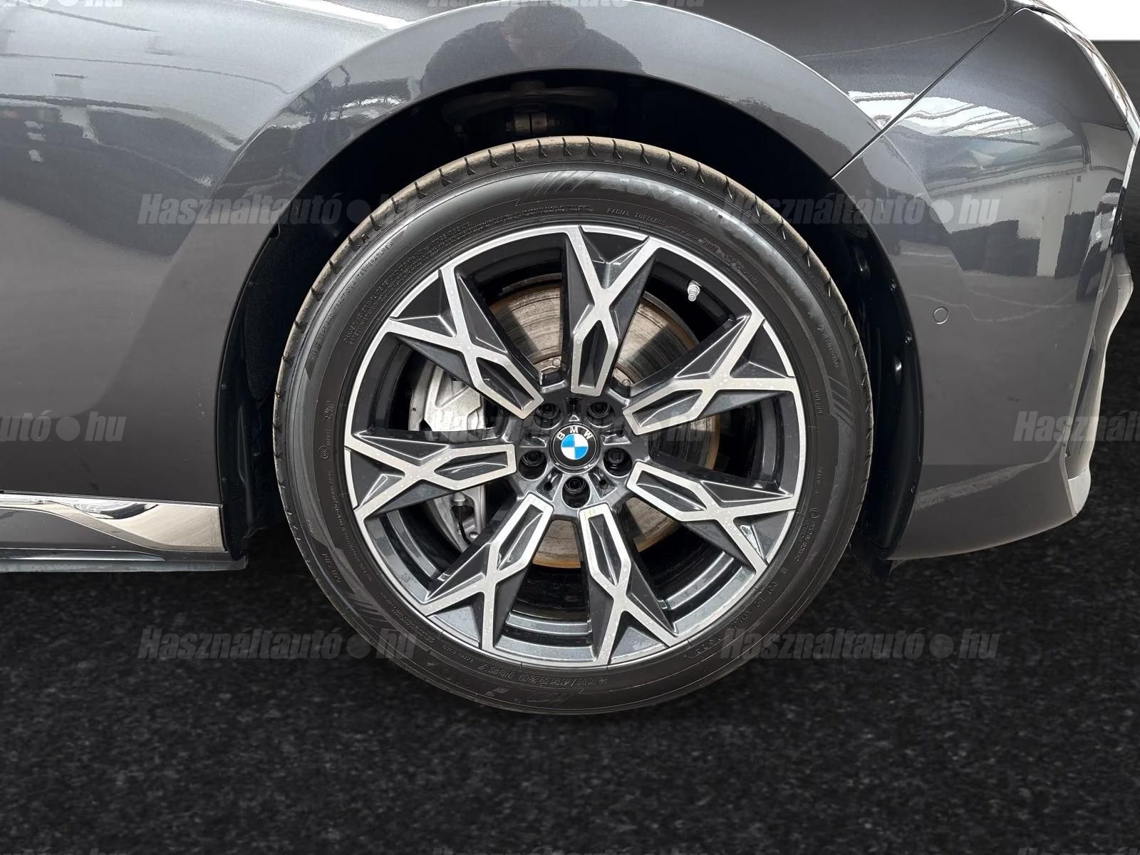 BMW 750 – 12. kép