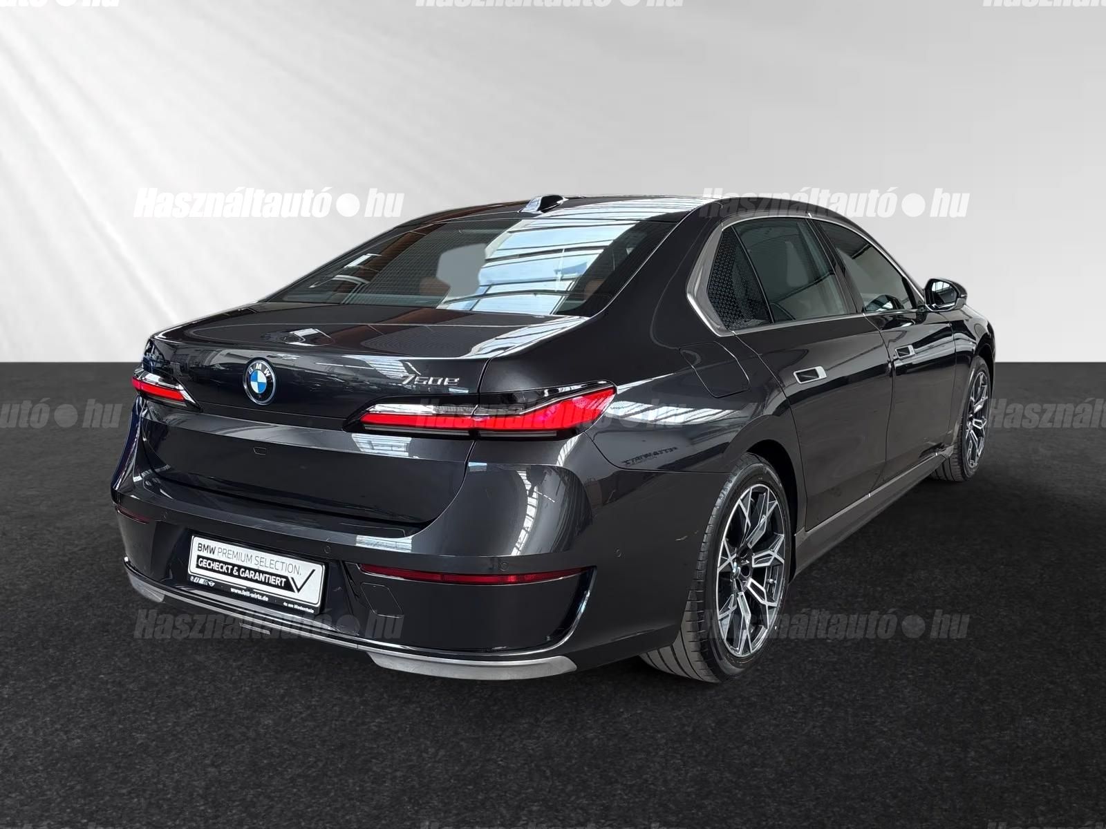BMW 750 – 9. kép