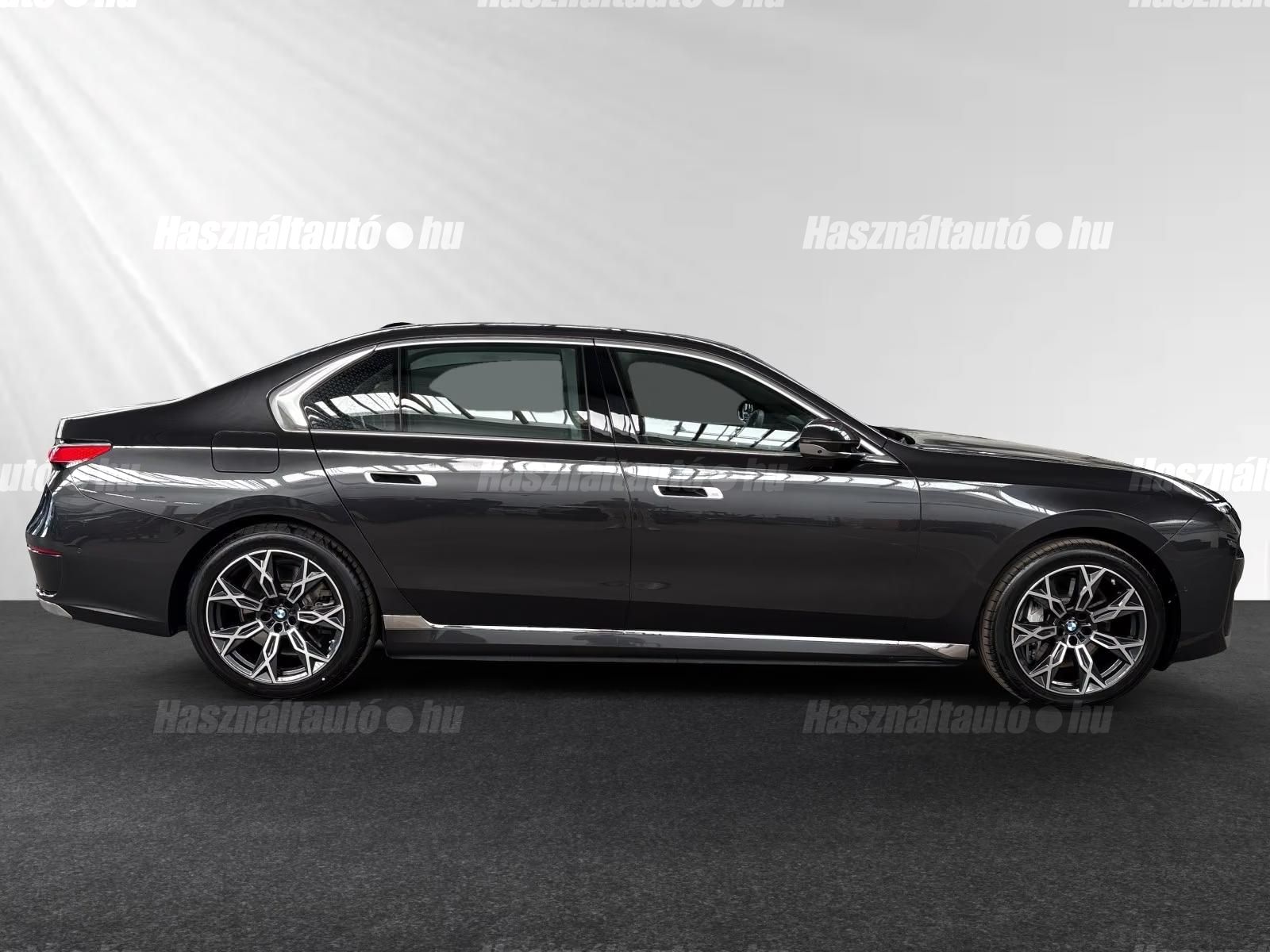 BMW 750 – 10. kép