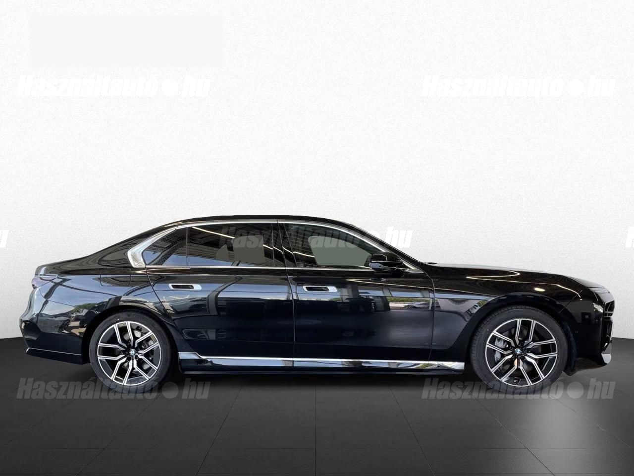 BMW 750 – 8. kép