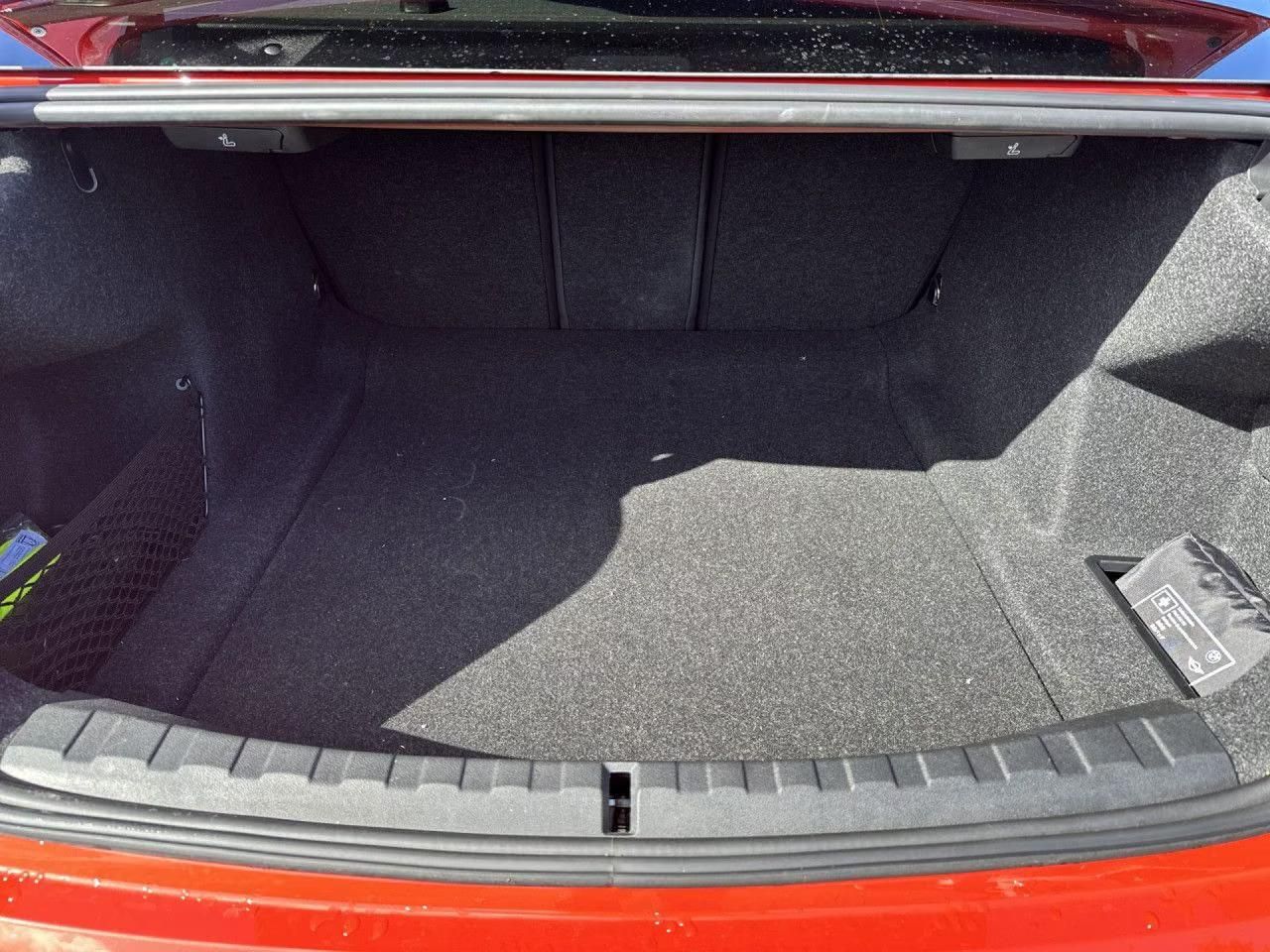 Használt BMW M3 (2025, piros) – 10. kép