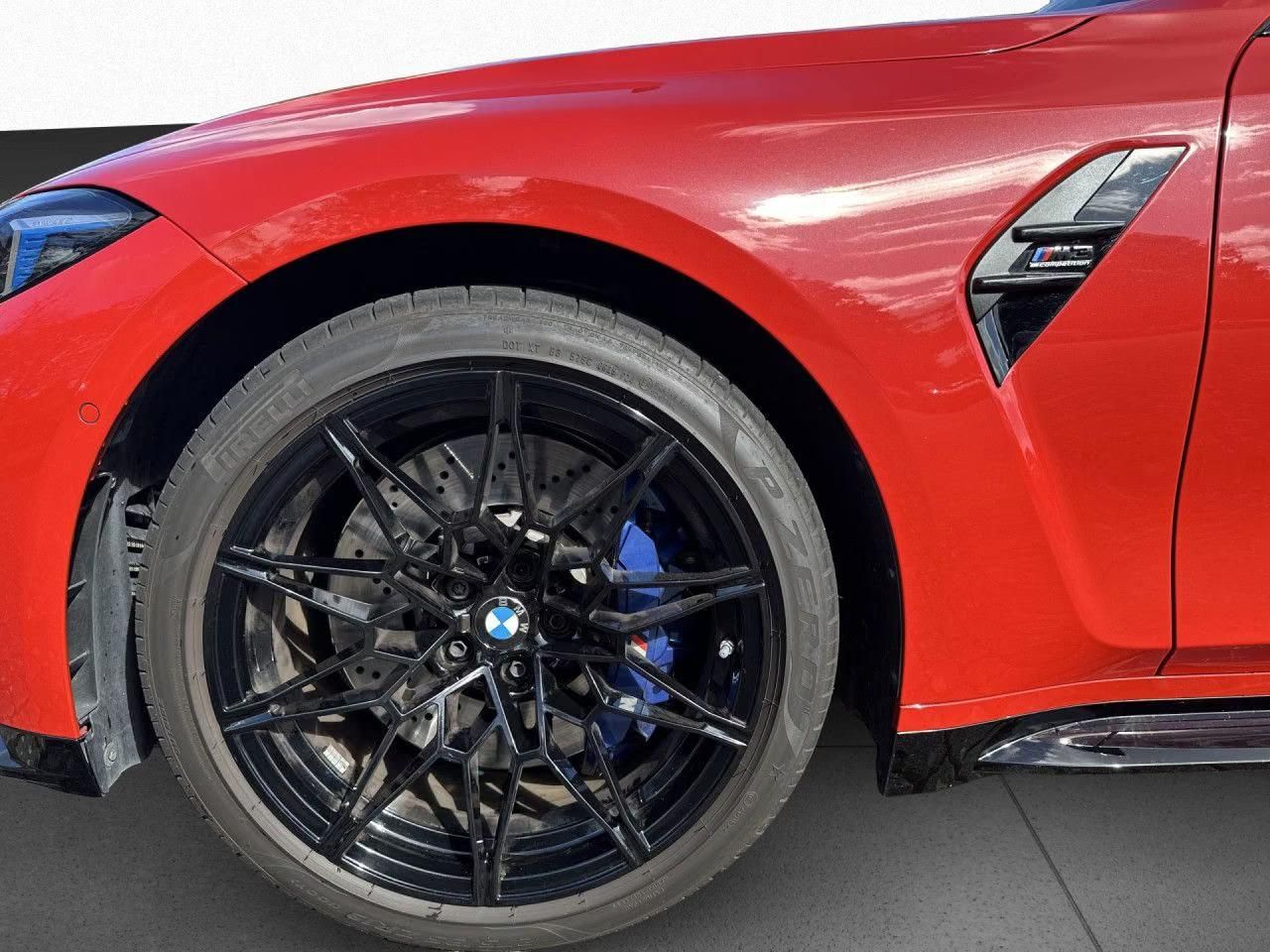 Használt BMW M3 (2025, piros) – 11. kép