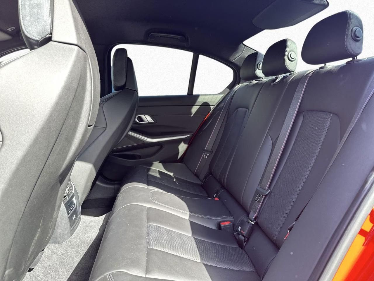 Használt BMW M3 (2025, piros) – 8. kép