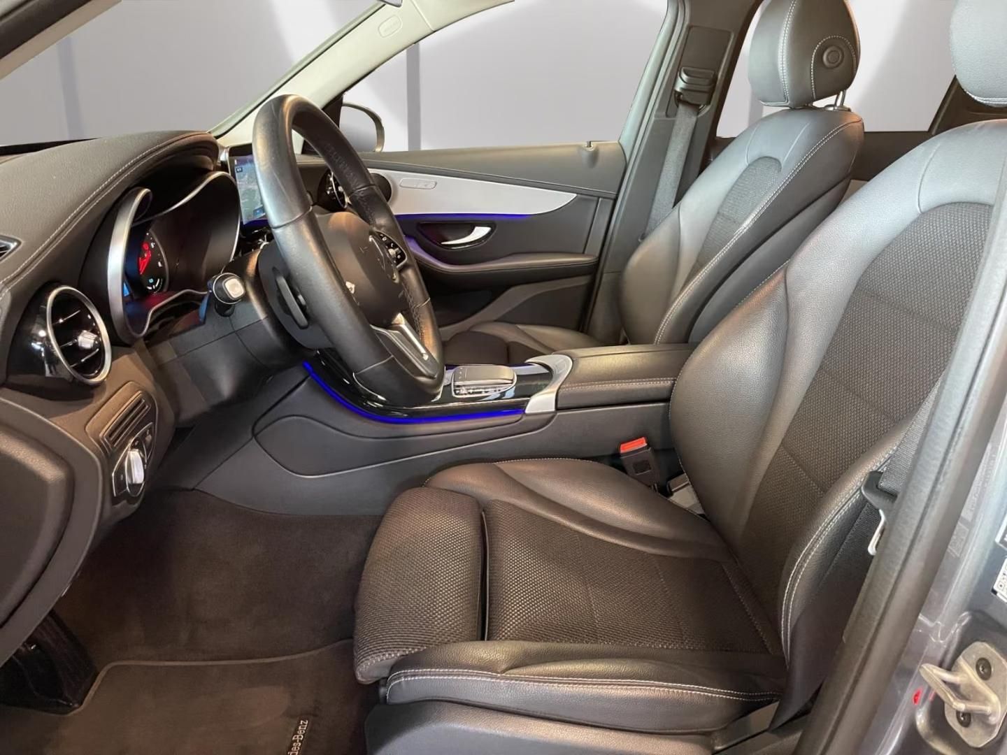Használt Mercedes-Benz GLC 300 (2022, szürke) – 4. kép