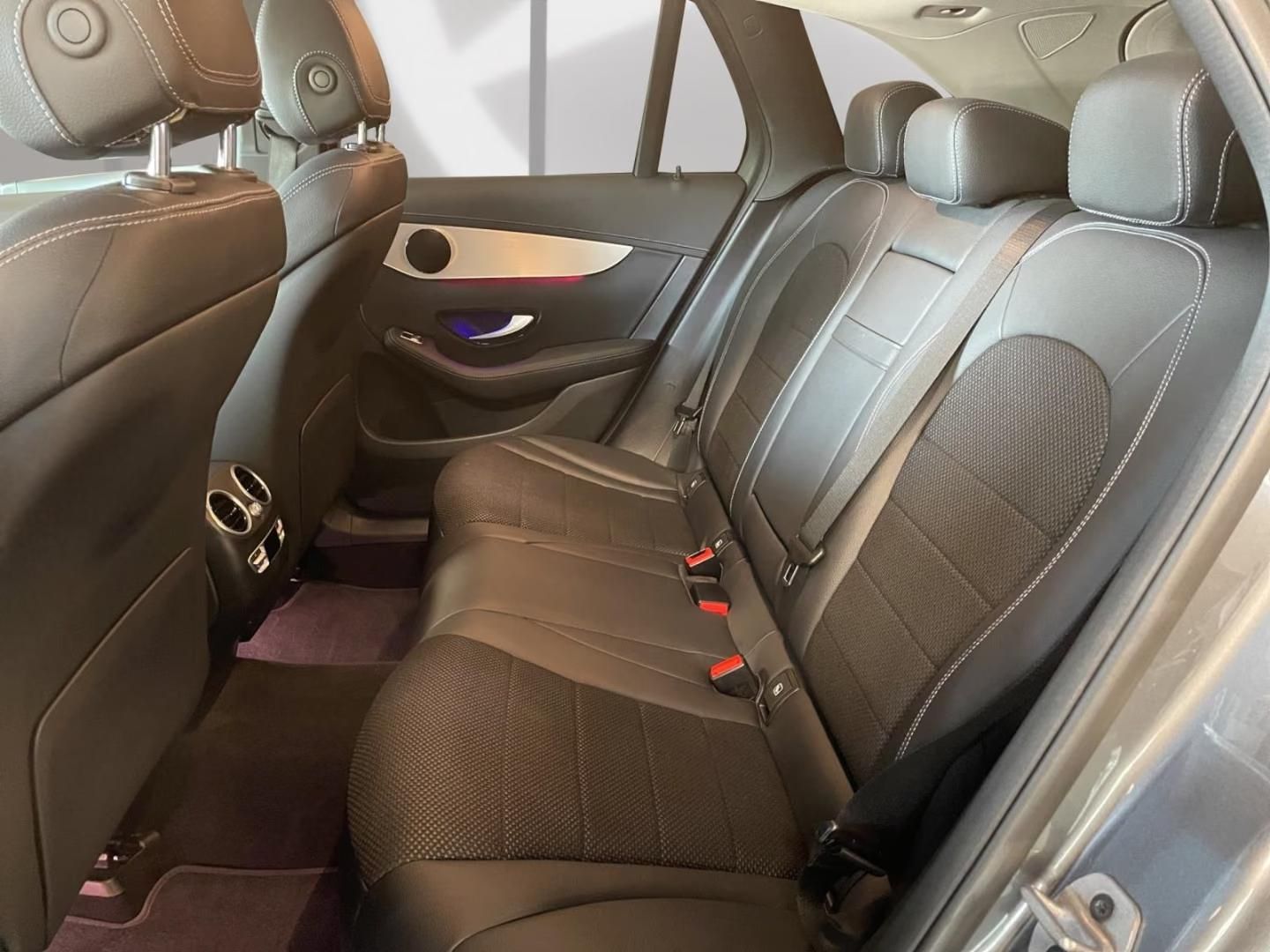 Használt Mercedes-Benz GLC 300 (2022, szürke) – 8. kép