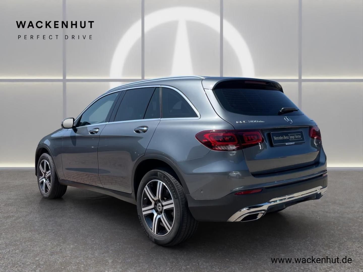Használt Mercedes-Benz GLC 300 (2022, szürke) – 9. kép