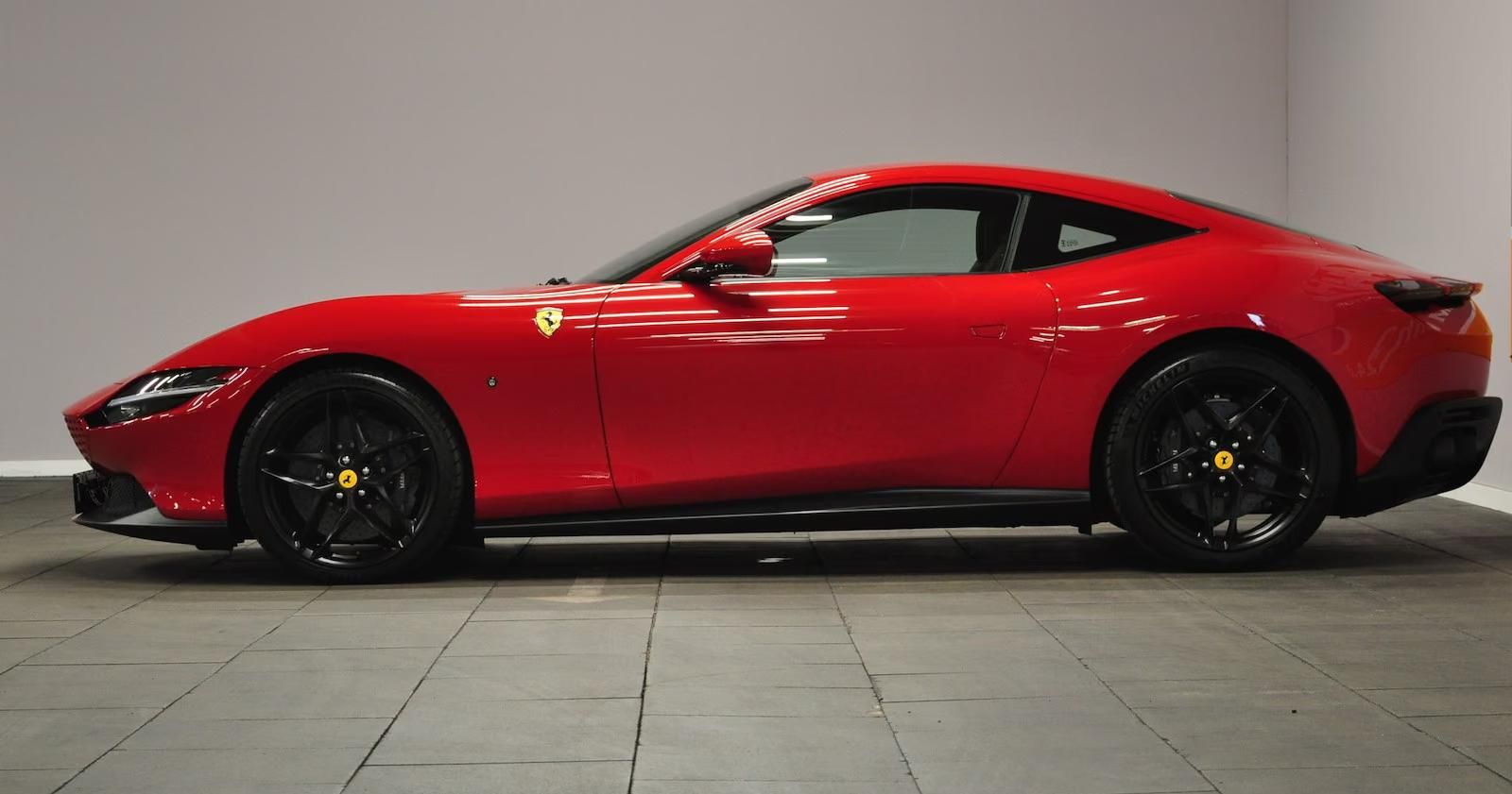 Használt Ferrari Roma (2021, piros) – 9. kép