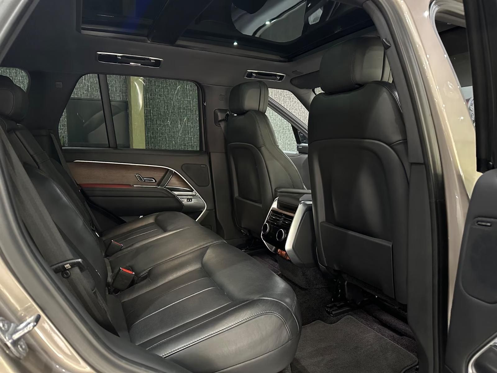 Használt Land Rover Range Rover (2023, bézs) – 8. kép