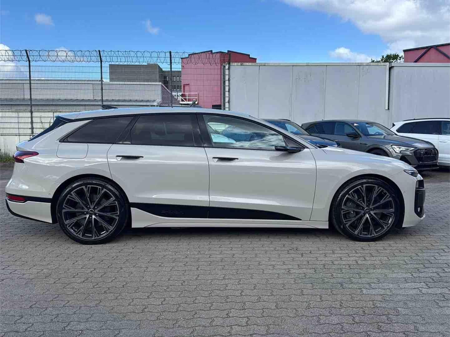 Használt Audi S6 (2025, bézs) – 2. kép