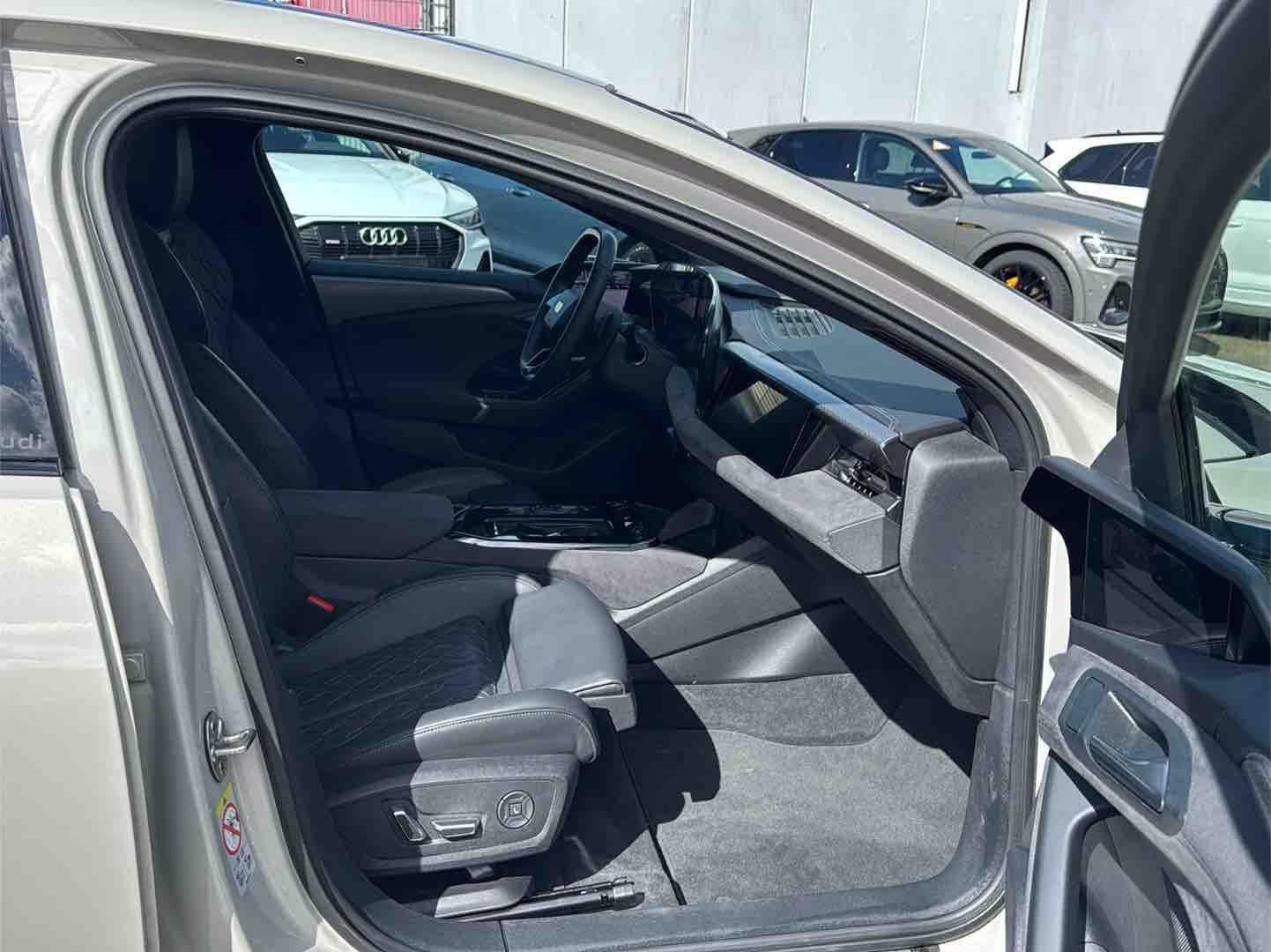 Használt Audi S6 (2025, bézs) – 4. kép