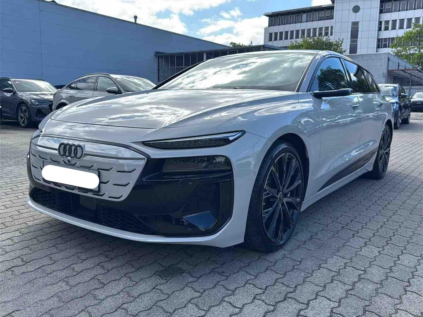 Használt Audi S6 (2025, bézs) – 1. kép