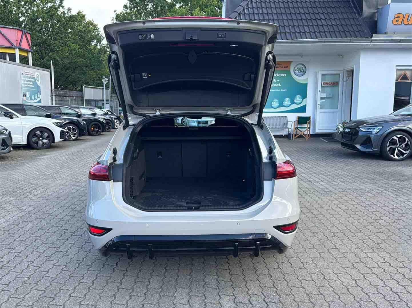 Használt Audi S6 (2025, bézs) – 9. kép