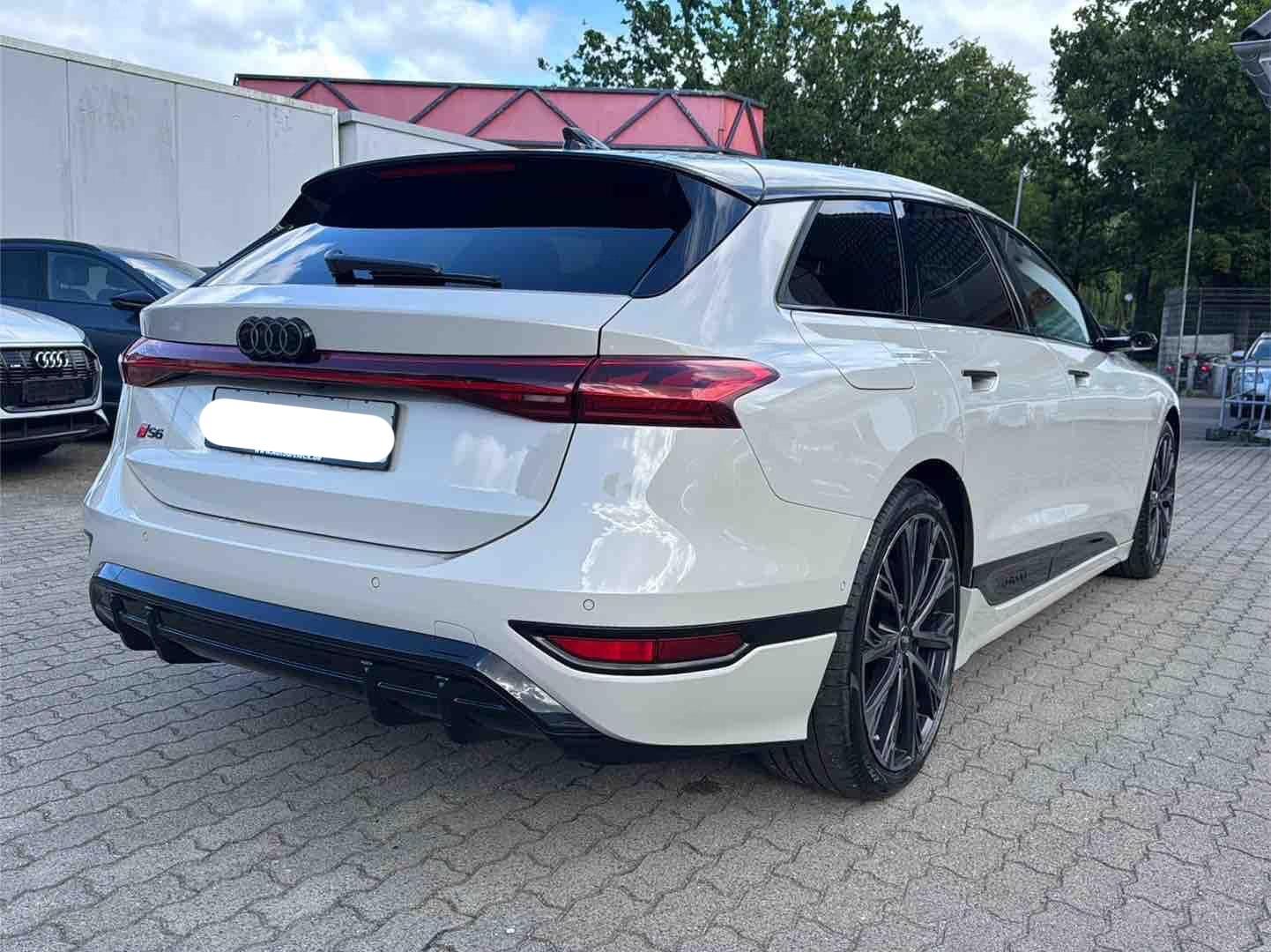 Használt Audi S6 (2025, bézs) – 8. kép