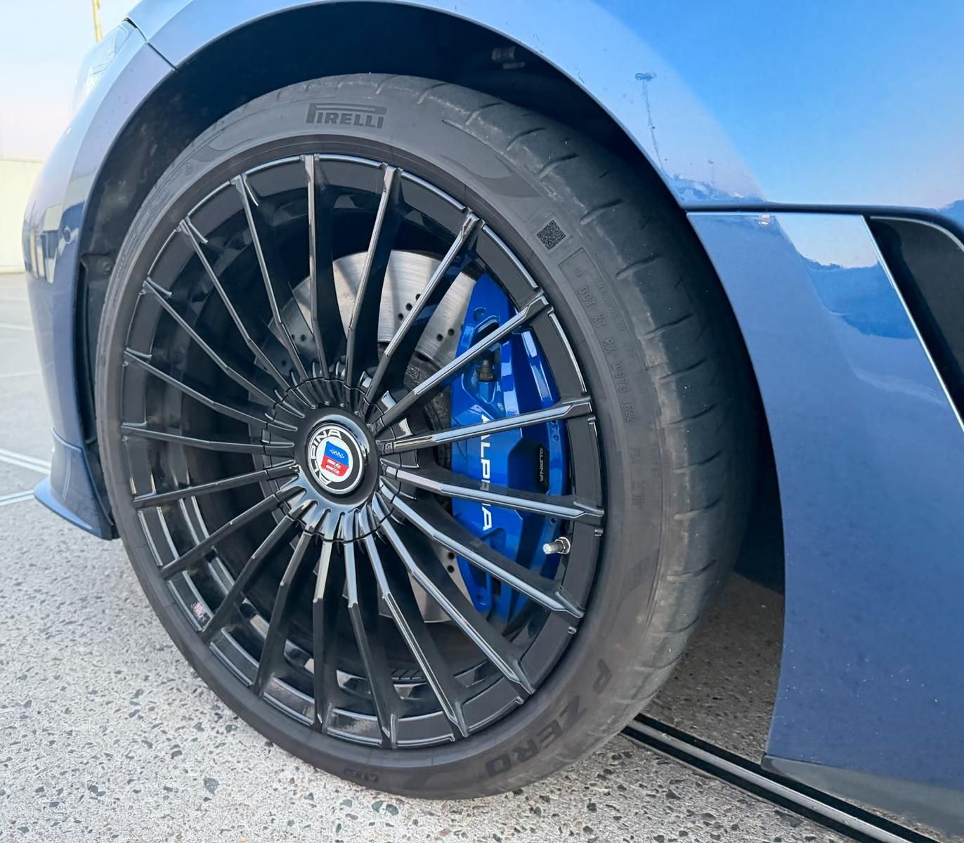 Használt Alpina B4 (2023, kék) – 2. kép