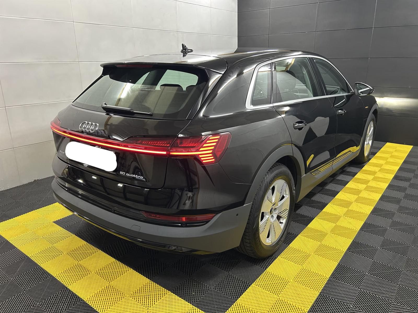 Használt Audi e-tron (2021, fekete) – 8. kép