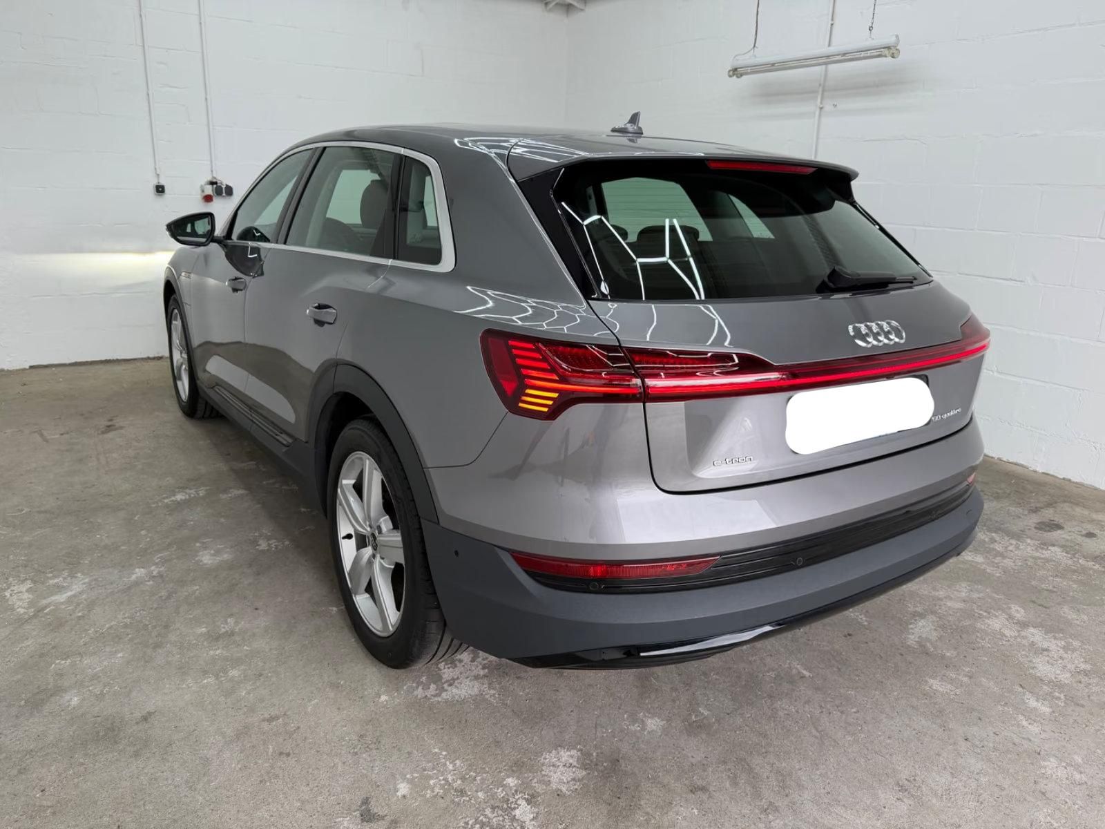 Használt Audi e-tron (2022, szürke) – 8. kép