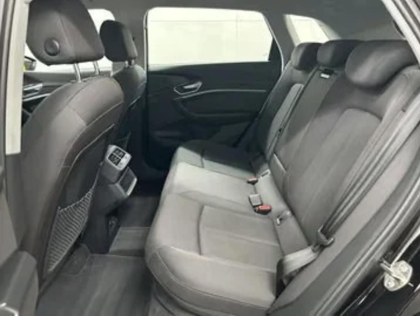 Használt Audi e-tron (2022, szürke) – 6. kép